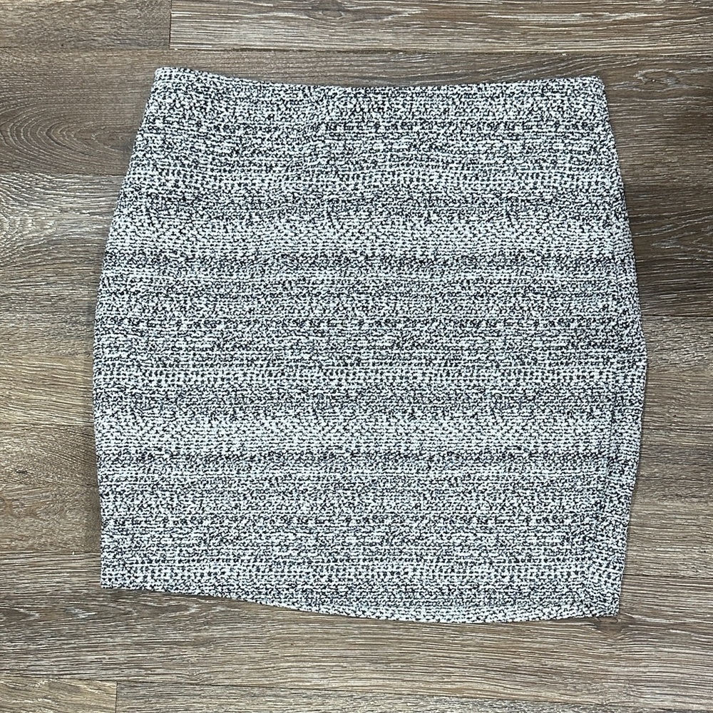 ❄️ Express NWT Black and White Skirt Size Small